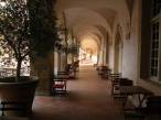  sous les arcades de la Vieille Charité